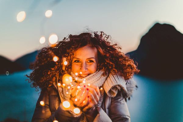 Shine & Sheen: The Science Behind Eye-Catching Curls